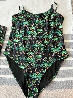 Old Navy XL tropical one piece and kimono never worn